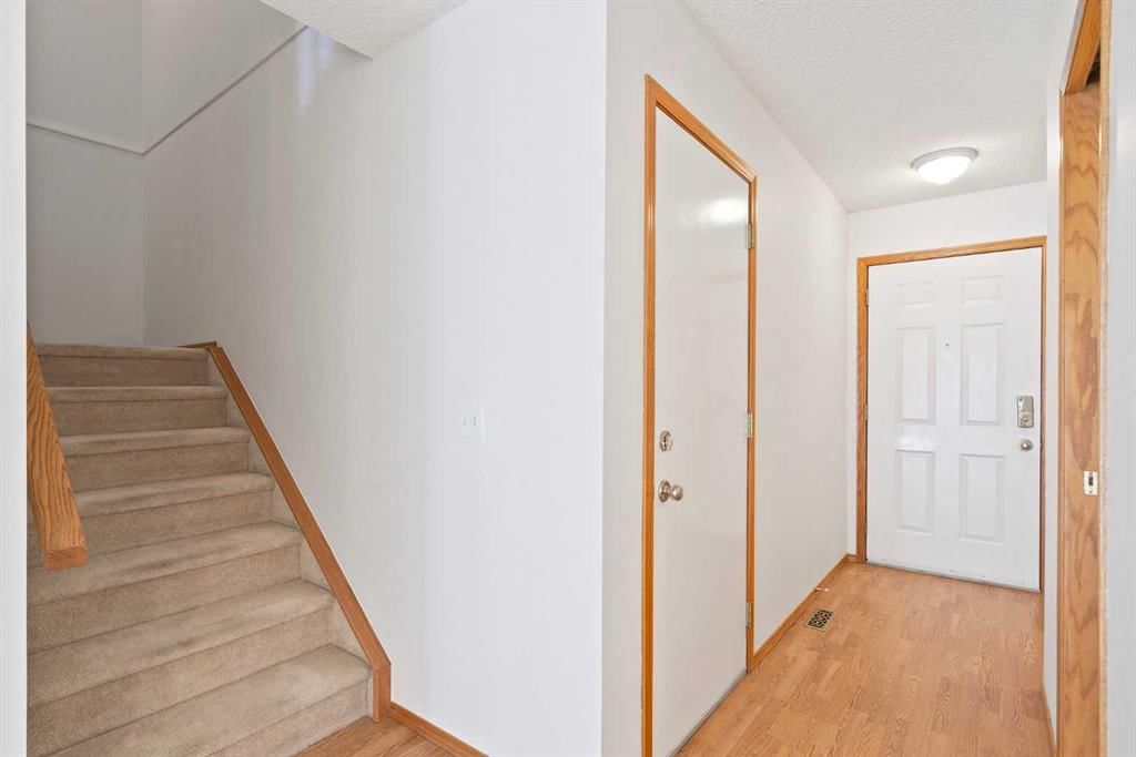 185 Mt Douglas Manor SE, Calgary — photo 3 of 35