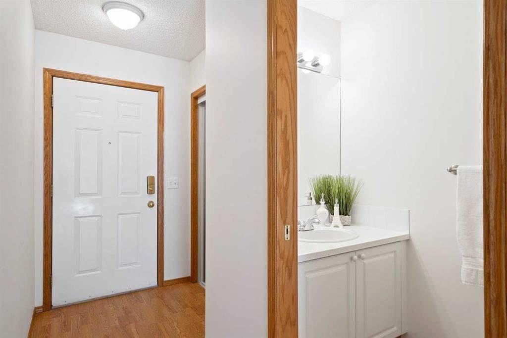 185 Mt Douglas Manor SE, Calgary — photo 4 of 35