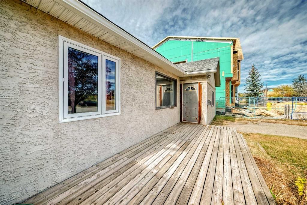 4647 79 Street NW, Calgary — photo 4 of 34