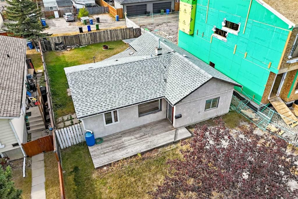 4647 79 Street NW, Calgary — photo 5 of 34