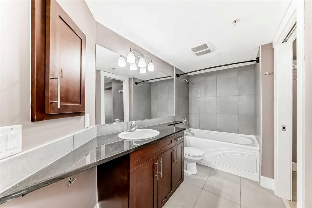 207, 500 Rocky Vista Gardens NW, Calgary — photo 3 of 35
