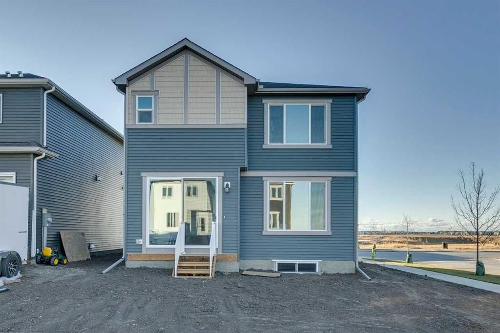 290 Hotchkiss Common SE, Calgary — photo 2 of 39