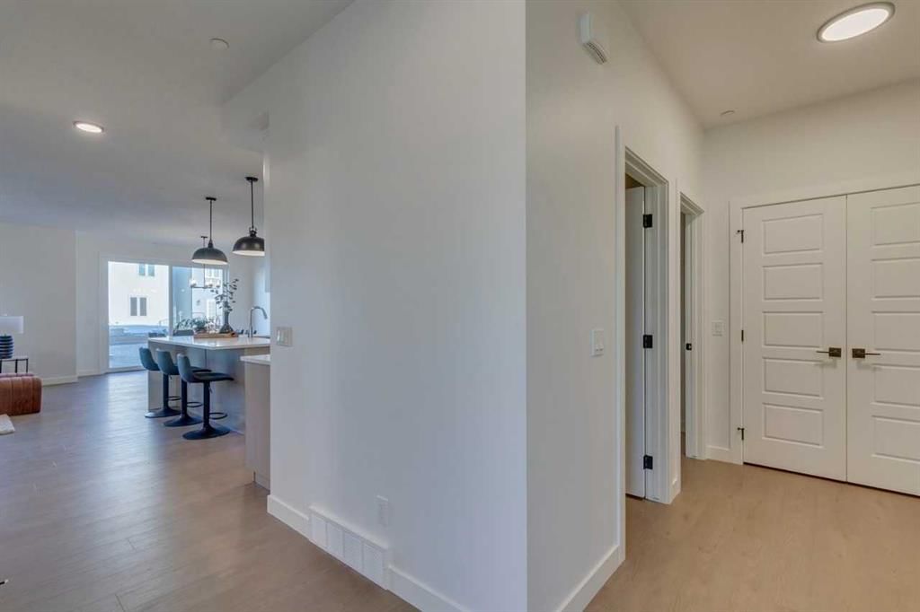 290 Hotchkiss Common SE, Calgary — photo 5 of 39
