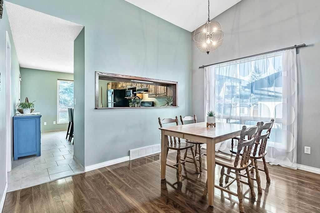 637 Strathcona Drive SW, Calgary — photo 5 of 40
