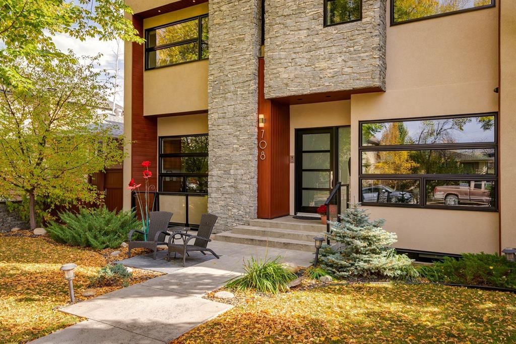 708 33A Street NW, Calgary — photo 3 of 50