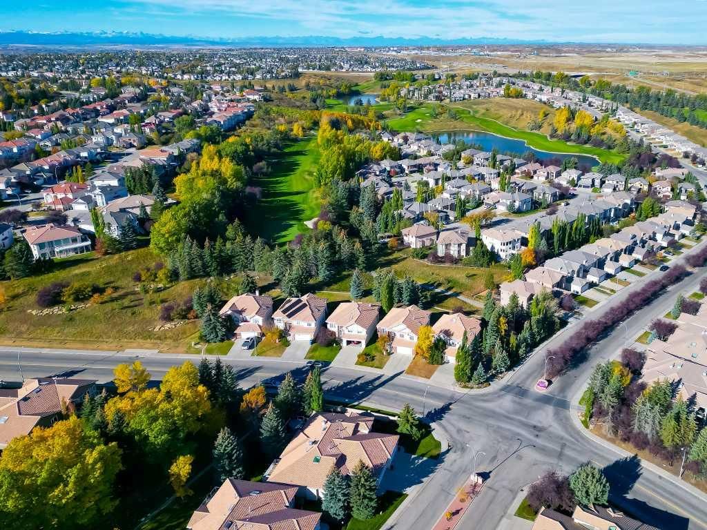 51 Hamptons Drive NW, Calgary — photo 4 of 49