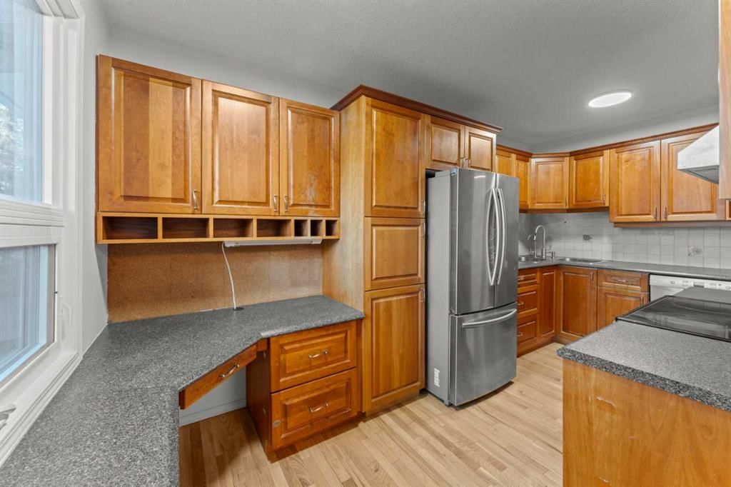 33, 5400 Dalhousie Drive NW, Calgary — photo 4 of 23