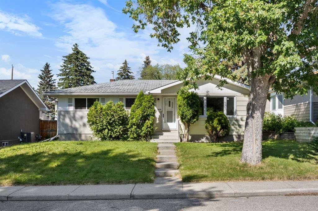 2636 34 Avenue NW, Calgary — main listing photo