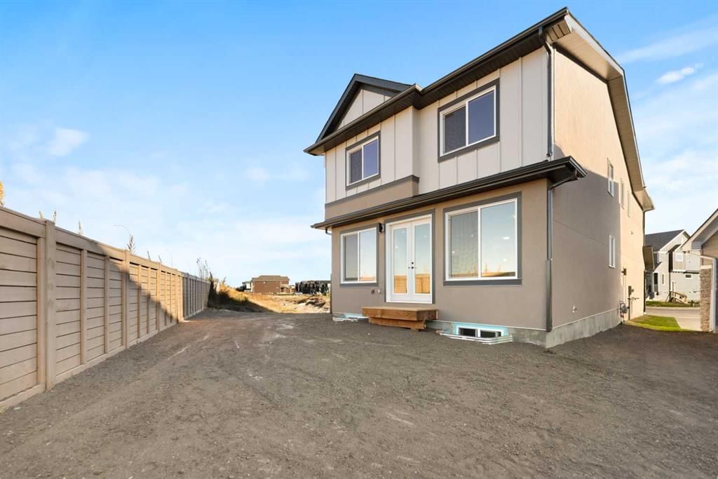 736 Savanna Crescent NE, Calgary — photo 3 of 37