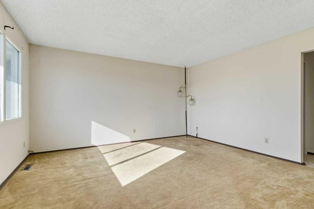 64 Maranda Close NE, Calgary — photo 4 of 33