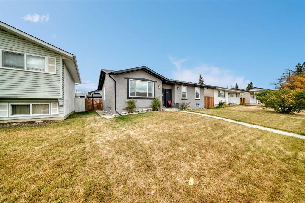 6216 5 Avenue SE, Calgary — photo 4 of 32