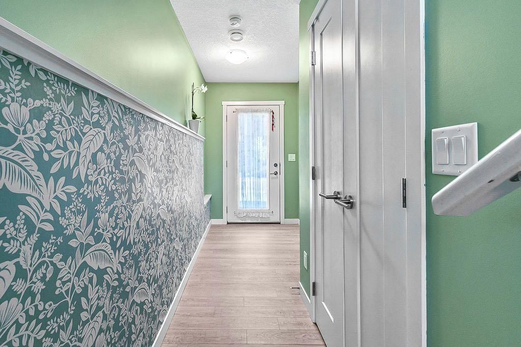 135 Shawnee Common SW, Calgary — photo 3 of 37
