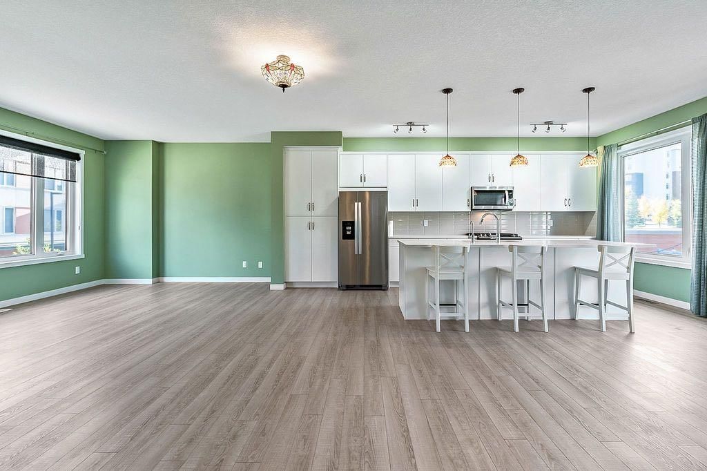 135 Shawnee Common SW, Calgary — photo 5 of 37