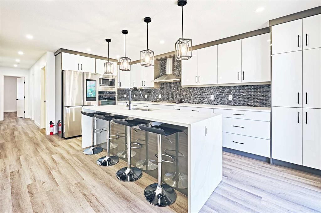 77 Hartford Road NW, Calgary — main listing photo