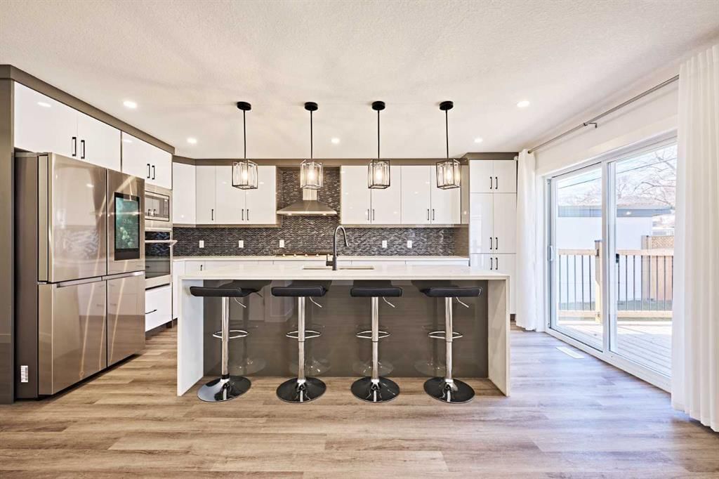 77 Hartford Road NW, Calgary — photo 2 of 50