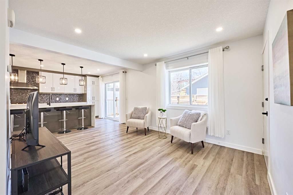 77 Hartford Road NW, Calgary — photo 3 of 50