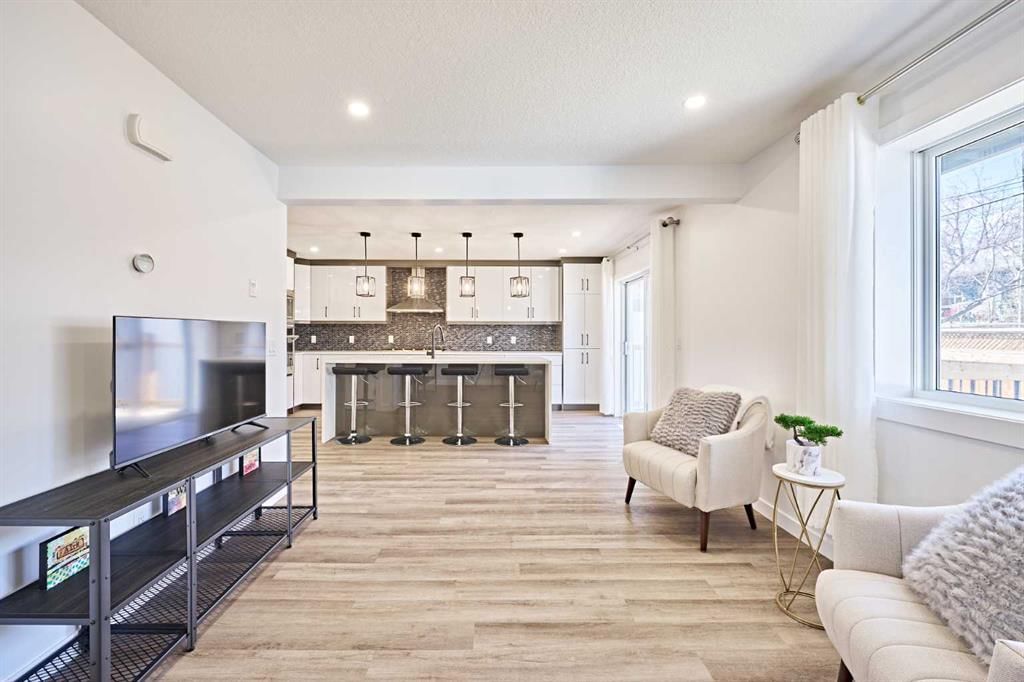 77 Hartford Road NW, Calgary — photo 4 of 50