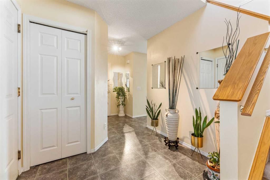 27 Saddlemont Manor NE, Calgary — photo 3 of 32