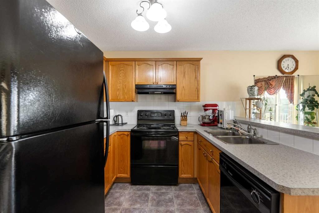 27 Saddlemont Manor NE, Calgary — photo 5 of 32
