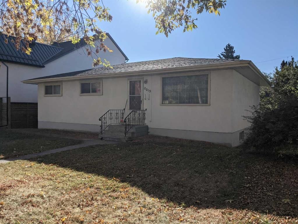 2019 52 Avenue SW, Calgary — photo 2 of 6