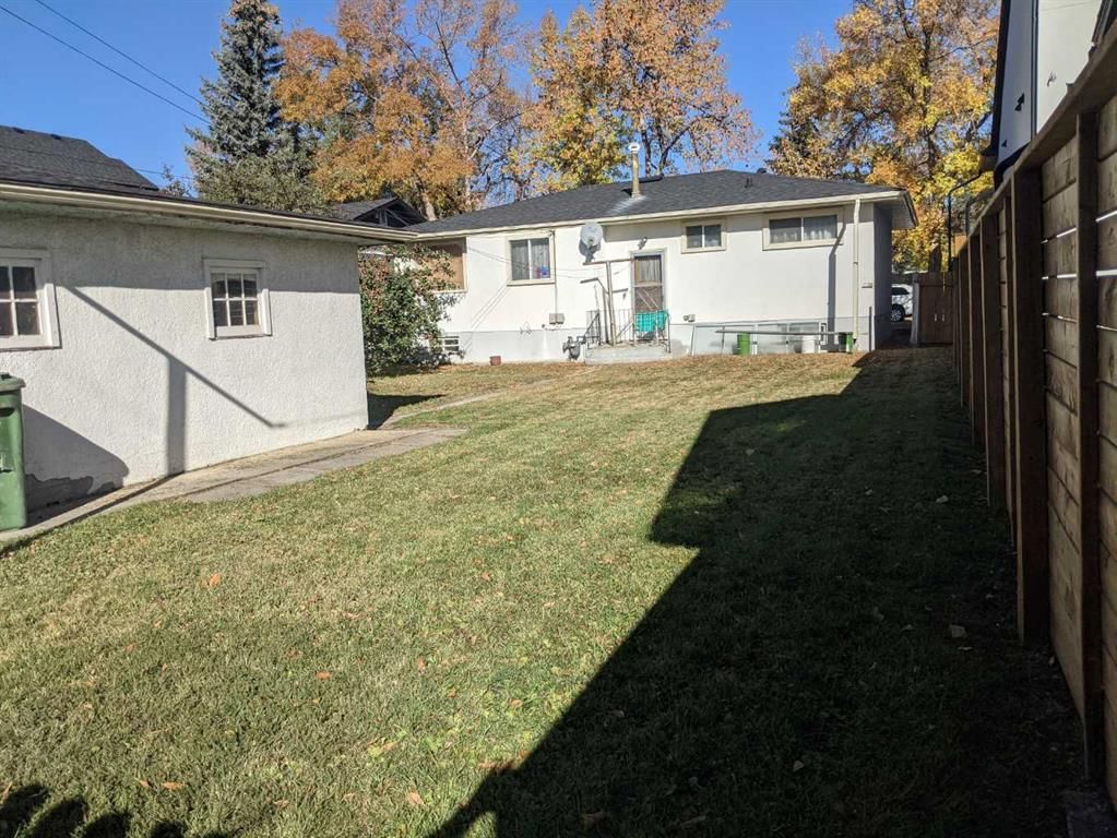 2019 52 Avenue SW, Calgary — photo 4 of 6