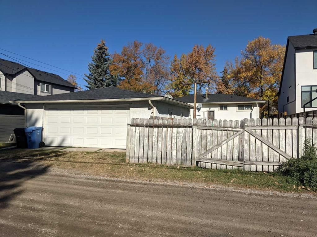 2019 52 Avenue SW, Calgary — photo 5 of 6