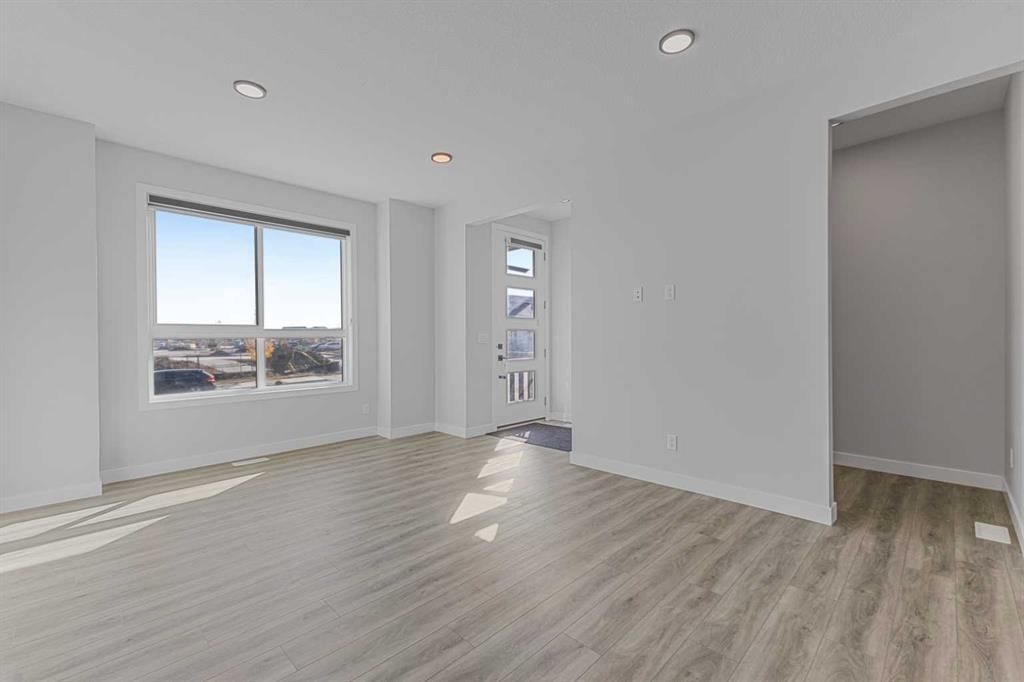 33 BELMONT Drive SW, Calgary — photo 4 of 46