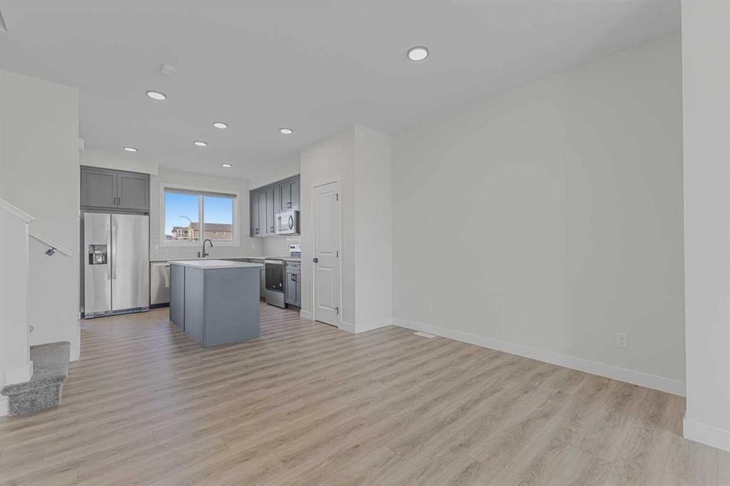 33 BELMONT Drive SW, Calgary — photo 5 of 46