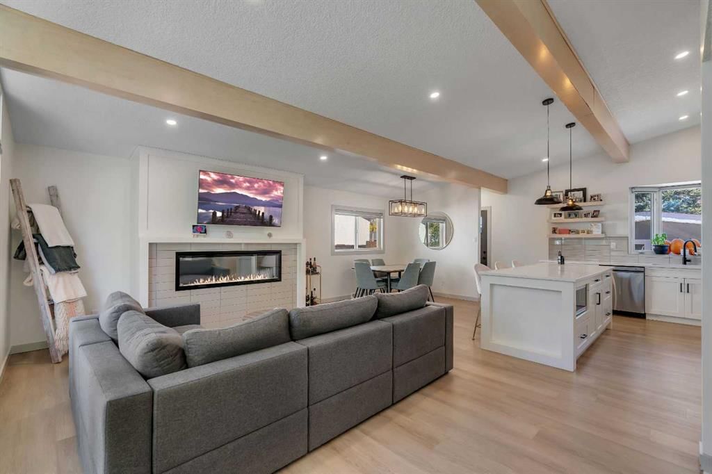 9816 Austin Road SE, Calgary — photo 2 of 47
