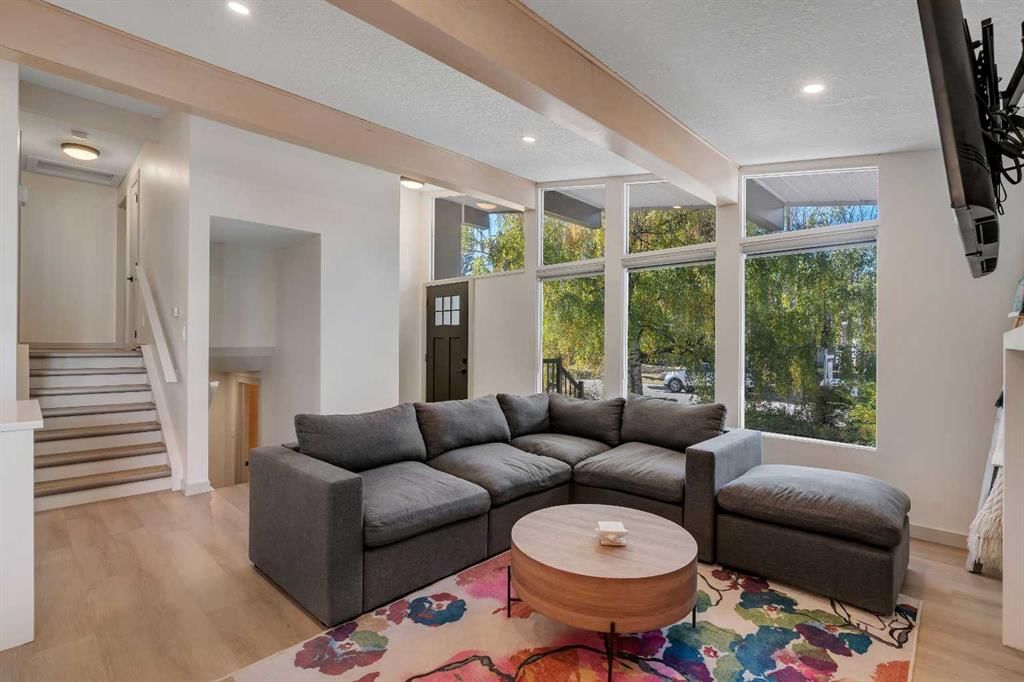 9816 Austin Road SE, Calgary — photo 4 of 47