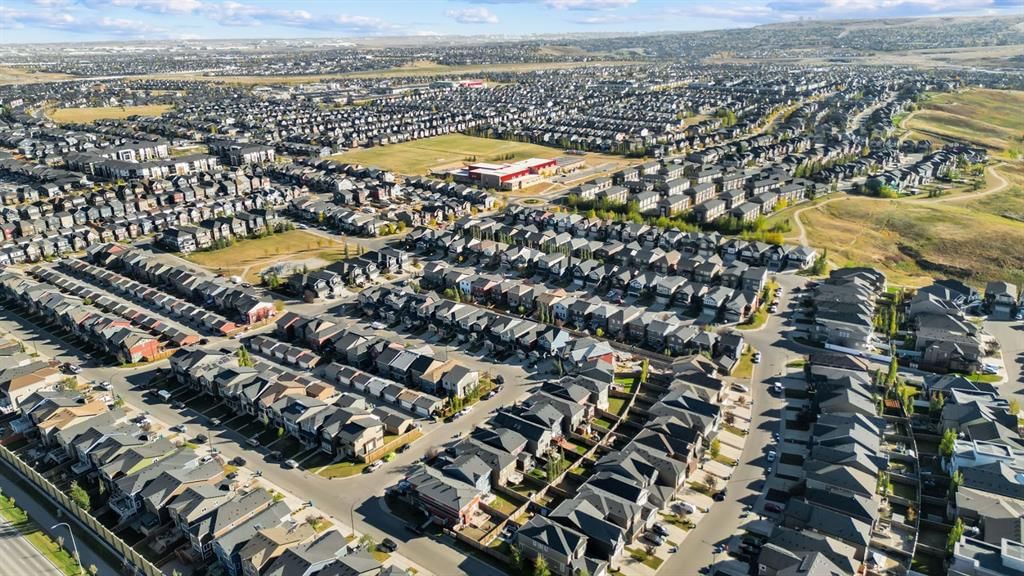 551 EVANSBOROUGH Way NW, Calgary — photo 2 of 34