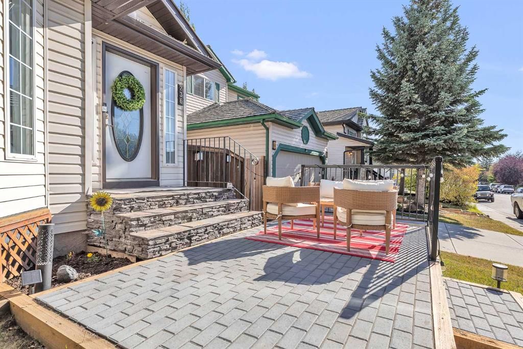 236 MT. Aberdeen Close SE, Calgary — photo 3 of 43
