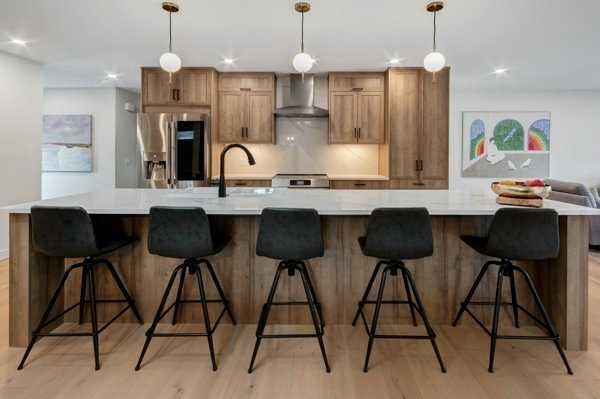 6135 Bow Crescent NW, Calgary — photo 2 of 30