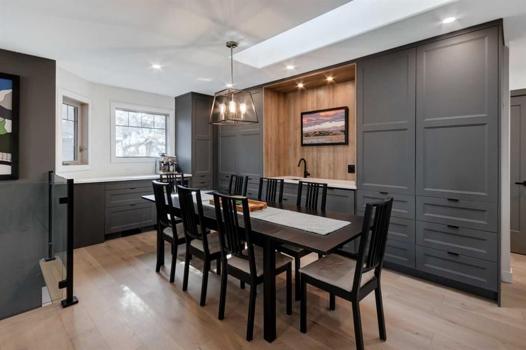 6135 Bow Crescent NW, Calgary — photo 4 of 30