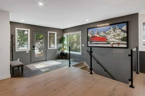 6135 Bow Crescent NW, Calgary — photo 5 of 30