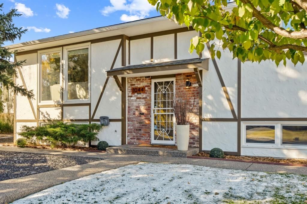 1044 Cannock Place SW, Calgary — main listing photo