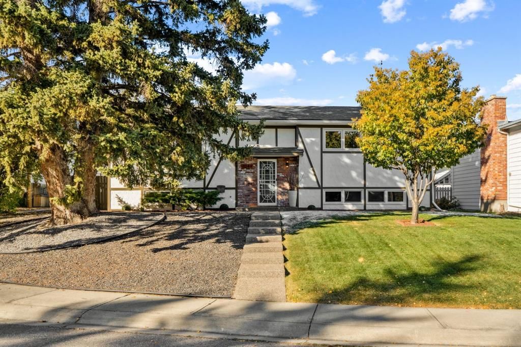 1044 Cannock Place SW, Calgary — photo 2 of 47