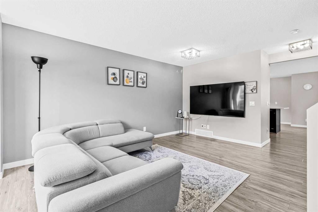137 Covepark Crescent NE, Calgary — photo 5 of 38