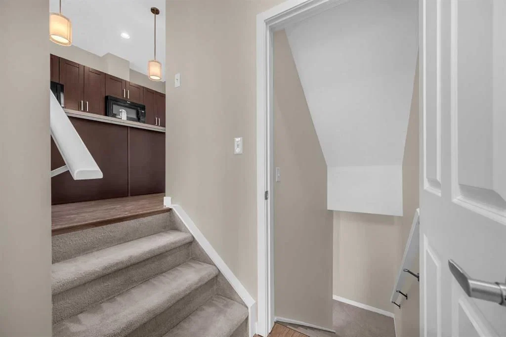690 Copperpond Boulevard SE, Calgary — photo 4 of 46