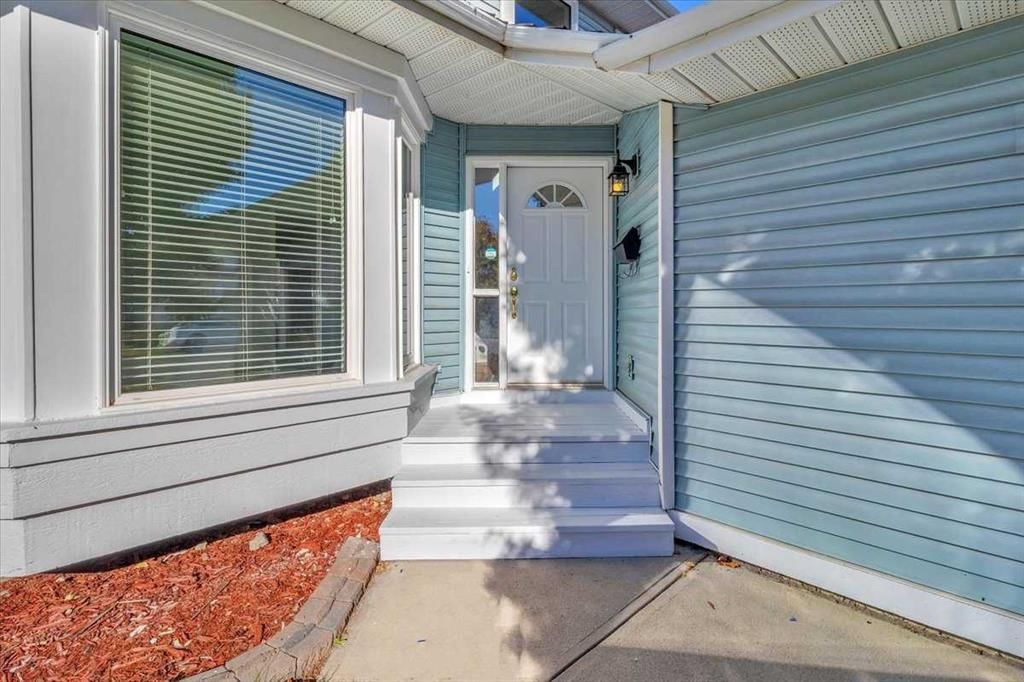37 Douglasbank Rise SE, Calgary — photo 3 of 48