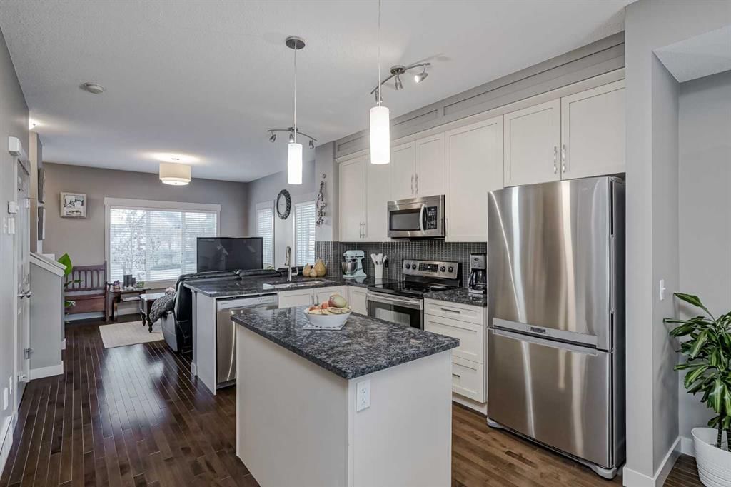 58 Skyview Springs Circle NE, Calgary — photo 2 of 41