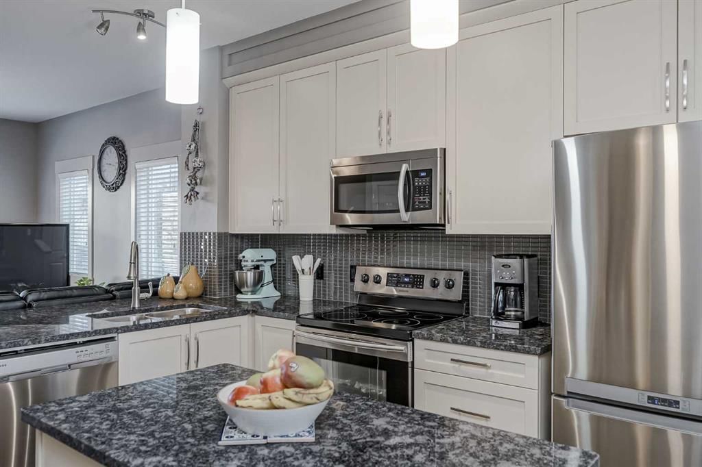 58 Skyview Springs Circle NE, Calgary — photo 4 of 41