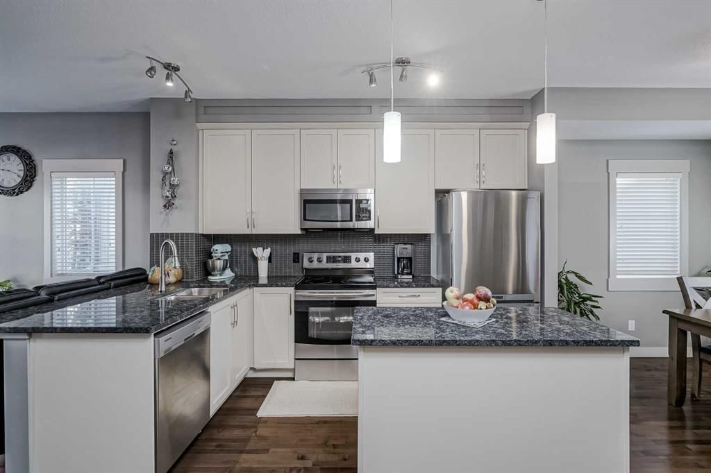 58 Skyview Springs Circle NE, Calgary — photo 5 of 41