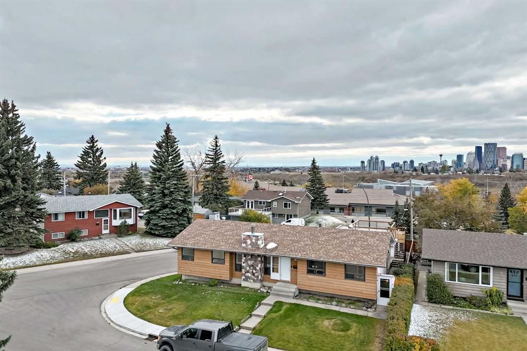 603 Mariposa Place, Calgary — photo 2 of 50
