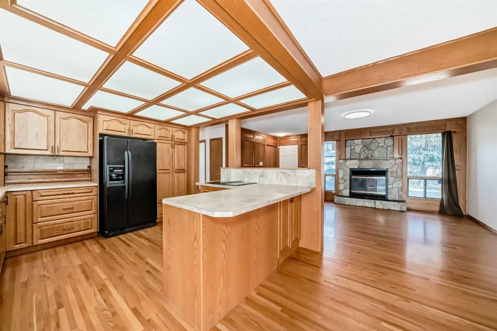 603 Mariposa Place, Calgary — photo 4 of 50