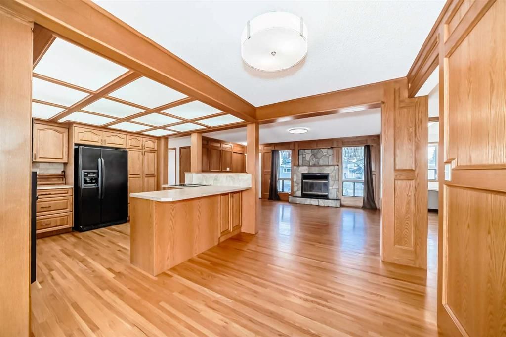 603 Mariposa Place, Calgary — photo 5 of 50