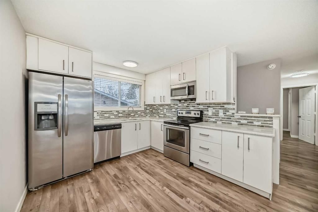 3224 41 Street SE, Calgary — photo 3 of 37