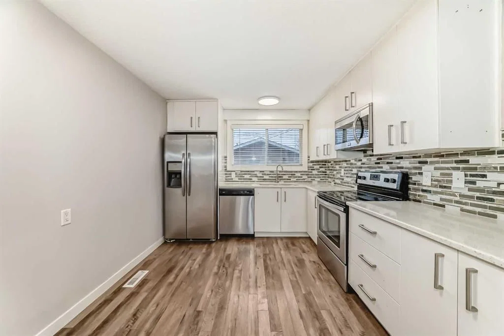 3224 41 Street SE, Calgary — photo 4 of 37