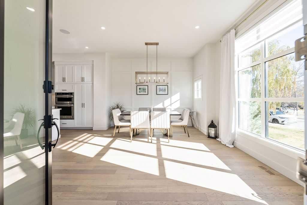 3422 Kerry Park Road SW, Calgary — photo 2 of 45