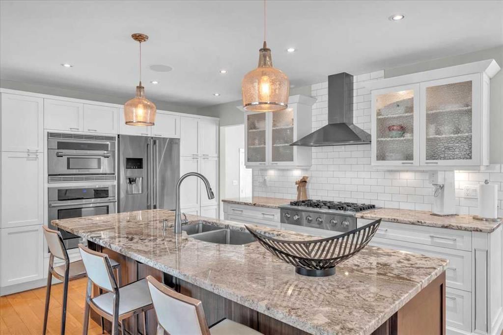 720 Willingdon Boulevard SE, Calgary — photo 5 of 50